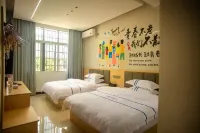E Family B&B (Biancheng Chadong Scenic Area)