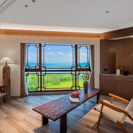 Daishui Blue Lake View Hotel (Fuxian Lake Guanglong Town)
