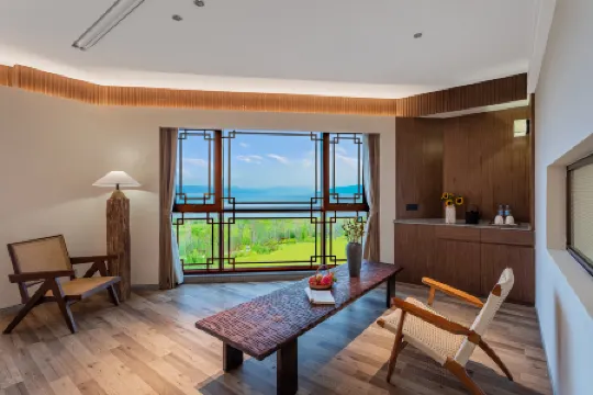 Daishui Blue Lake View Hotel (Fuxian Lake Guanglong Town)