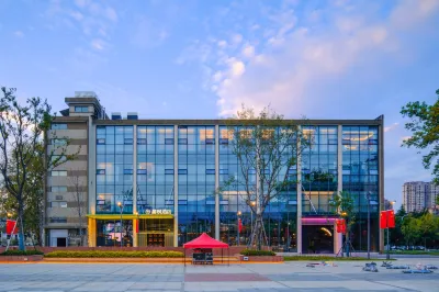 Chenfeng Designer Hotel (Jiujiang Shili Street Nanshan Garden) Hôtels à proximité de : Accounting and Auditing Institute， Jiujiang University