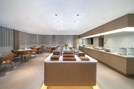 Yue Wutong X Hotel (Xuchang Fat Donglai Times Square Cao Wei Ancient City) Отели рядом с достопримечательностью «Qingyihe Thousand Acres Garden»