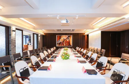 Qilu Club B&B Отели рядом с достопримечательностью «Mentougou Baqi Cave»