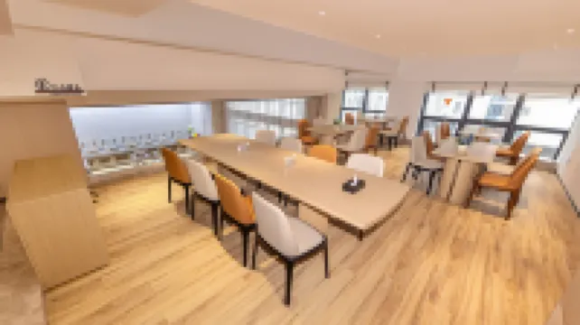 화청 인터내셔널 호텔 (샹양 월마트 민파 플라자 지점)