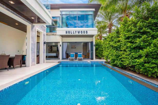 Hollywood Pool Villa Pattaya walking street 2km