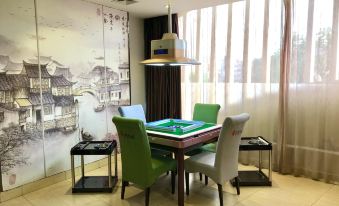Baili Apartment (Foshan Lecong Dongming International Furniture City Branch)