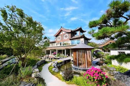 Songjian Wushe Homestay (Kaifeng Qingming Shanghe Garden Wansuishan Martial Arts City Branch) Отели рядом с достопримечательностью «Kaifeng Gulou Plaza»