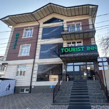 Tourist Inn Hotel Отели рядом с достопримечательностью «Свято-Успенский Кафедральный Собор»