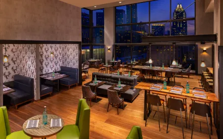 Hilton Austin Отели рядом с достопримечательностью «St. Mary's Cathedral»