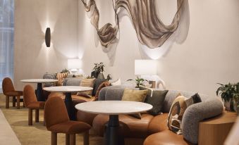 5. Rydges A..