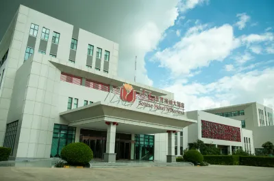 Soluxe Hotel Hotels near Njair