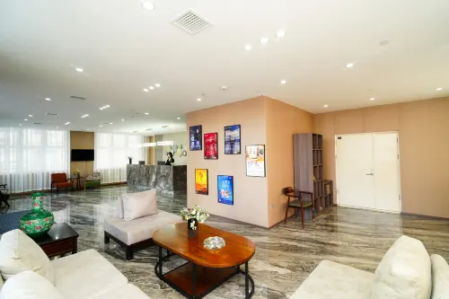 Huayi Select Hotel (Guanshan International) Hotels in Kedong