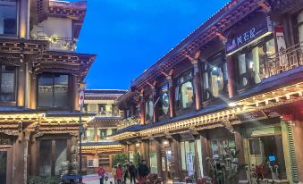 Shangri-La 5th Meteorite Light Year Hotel (Dukezong Ancient City Shop)