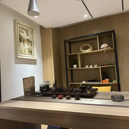 Changsha Lanyue Hotel (Wuyi Square IFS International Financial Center)