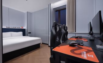 Jike Esports Hotel (Wanxiang City Guanshaling Subway Station Branch)