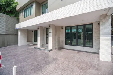 รูปภาพของTriple Four Bangkok