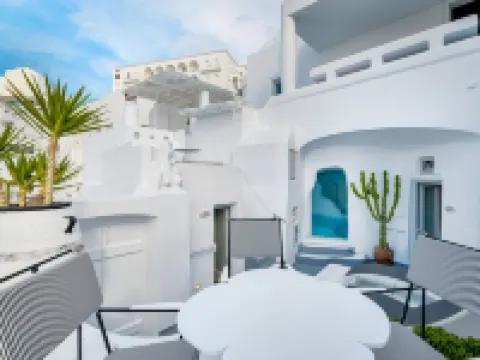 Trieris Villa & Suites Hotels in Fira