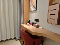 Korla Crystal Zhenpin Hotel (People's Square Peacock River) - ที่มีฟิตเนส