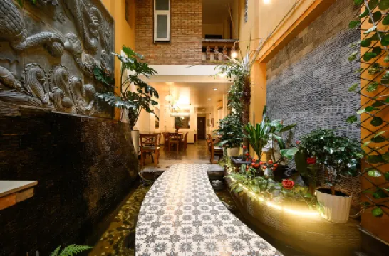 HALO BOUTIQUE BEN THANH HOTEL Отели рядом с достопримечательностью «Здание городского совета»