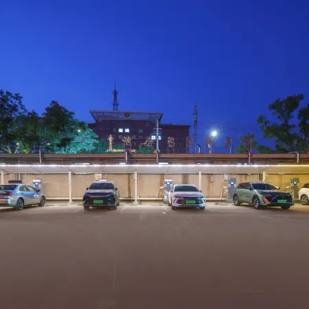 Vienna Hotel (Tianshui High-Speed Railway South Station Qiaonan International Shopping Plaza)