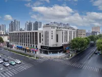 Full Season Hotel (Zhengzhou Zhengbian Road Wenmiao Metro Station Branch) Hotels in Weilai Road Area