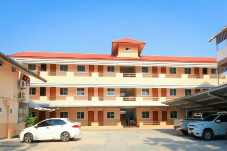 Jamjuree Place Отели рядом с достопримечательностью «Wat Pho Non Than»