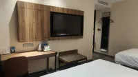 Motel 168 (Langfang high speed railway station new Chaoyang Shopping Center store) - Family