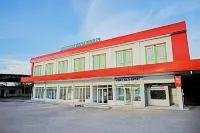 Hotel O Makassar Near Bandara Sultan Hasanuddin Formerly 88 Inn Maros Hotel dekat Hutan pinus Tala Tala, Tompobulu