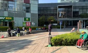 Xiaoxiang Mama Serviced Apartment (Dalian Railway Station Zhongshan Square)