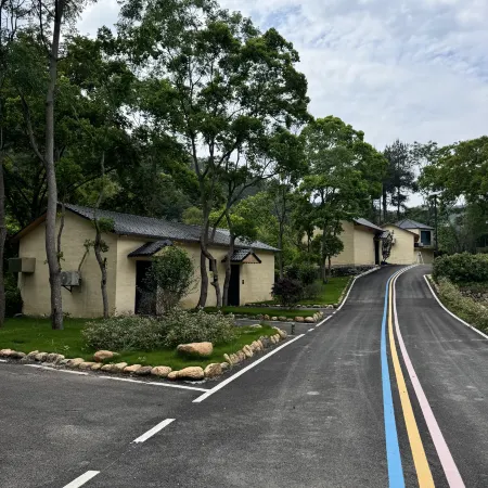 Longjing Waterside Study Center Homestay