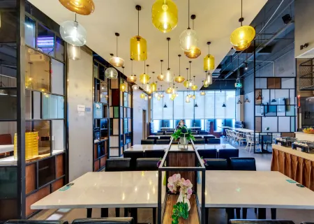 Kardon Hotel (Guangzhou Yongtai Subway Station) Отели рядом с достопримечательностью «Guangdong University of Foreign Studies»