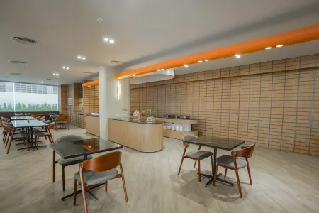 Maybis Hotel Отели в г. Самут Пракан