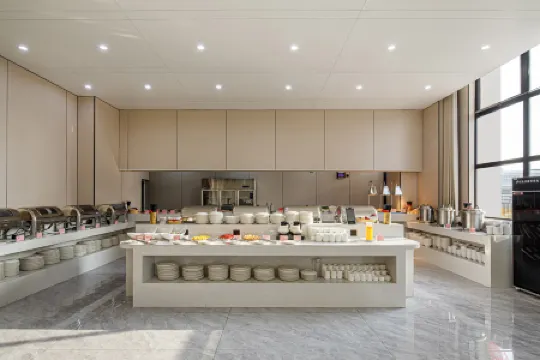 Lingbi Huangpu Hongtai Grand Hotel (LADI SHOPPING PLAZA)