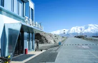 Buzhoushan Karakul Lake View Resort Hotels in 
