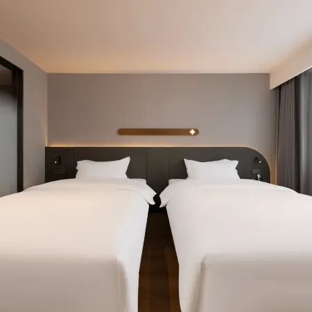 Jinjiang Hotel (Xianghe Jiqiren Xiaozhen)