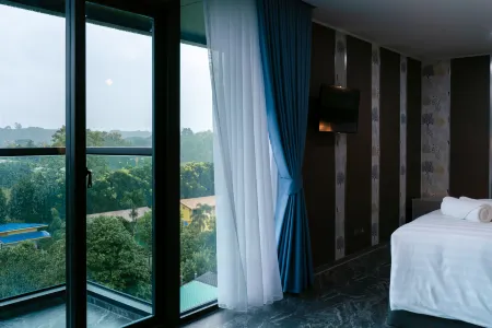 One Budget Hotel Chiangrai Baanmai Отели рядом с достопримечательностью «Ramkhamhaeng University Chiang Rai Campus in Honour of Honour of His Majesty the King»