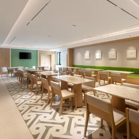 Pero Hotel (Haiyang Qiche Zongzhan)