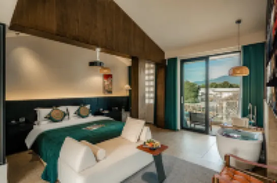 Zangmi · Muyi · Designer Garden Resort Hotel (Lijiang Gucheng District)