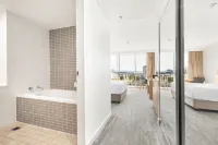 Sage Hotel Wollongong فنادق في Coniston