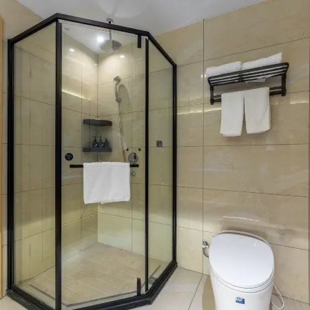 Huarui Lemon Hotel (Zhenjiang Railway Station Wanda Plaza)