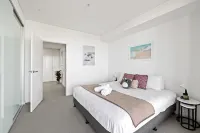 Ryde Serenity – Sleek Apartment by the River
