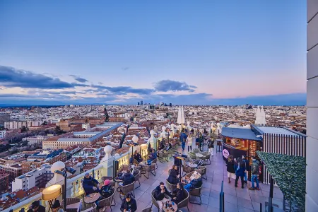 Riu Plaza España Отели рядом с достопримечательностью «Небоскреб "Испания"»