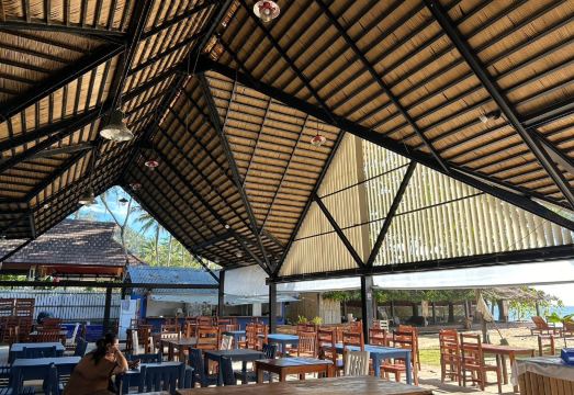 수완 팜 비치 리조트 야외 수영장 및 주변 시설 전경