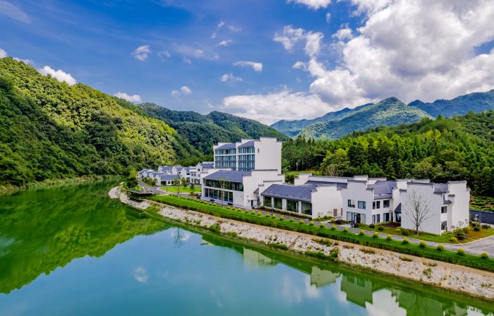 Shitai Qingsi Kangyuan Resort Hotel