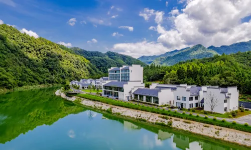 Shitai Qingsi Kangyuan Resort Hotel