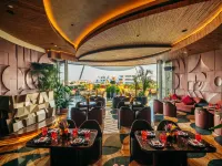 كونراد أبوظبي أبراج الاتحاد Hotels near كاسر الأمواج في أبوظبي