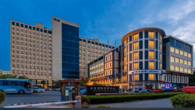 海邸優舎ホテル（青島北駅李村地下鉄駅） Qingdao University of Science & Technology Gymnasium周辺のホテル