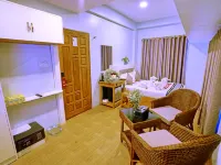 Hotel Aurora Hotel berhampiran Biara Atumashi