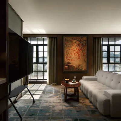 Yijiangchunshui · 1912 Guofeng Hotel (Hangzhou Xihu Huanglong Sports Center) Отели рядом с достопримечательностью «Цюйюаньфэнхэ»