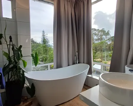 Sling & Stone Mountain Suites クンダサンのホテル