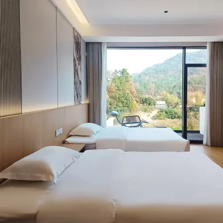 Yunchen Mountain Retreat · Villa, a scenic and luxurious resort surrounded by mountains